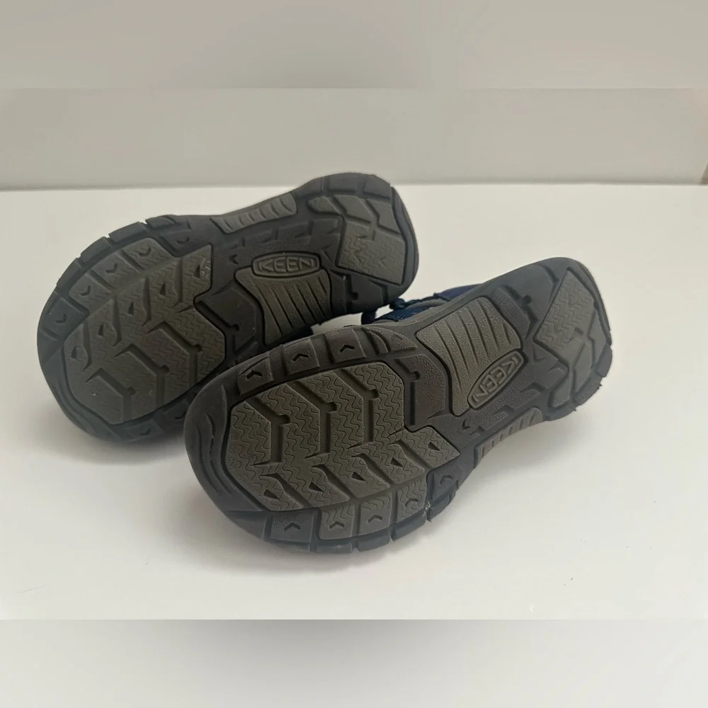 KEEN Kids’ Newport H2 Water Friendly Sandal Closed Toe Sandals
